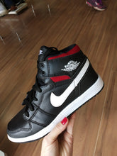 Carregar imagem no visualizador da galeria, TÊNIS NIKE AIR JORDAN 1
