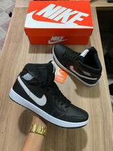 Carregar imagem no visualizador da galeria, TÊNIS NIKE AIR JORDAN 1
